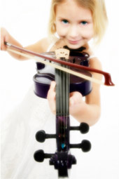 young-girl-learning-violin-in-forte-music-lesson